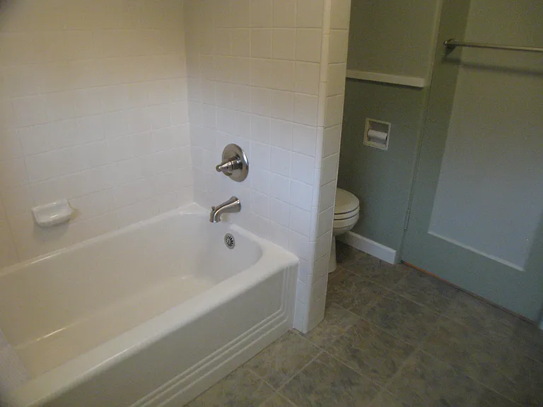 310 E Lake St — Photo 17