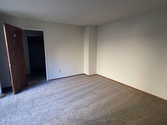 5th image of 1900 Mountain Blvd APT 7