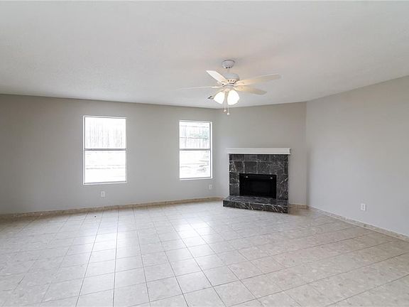 3rd image of 207 Idlewyld Dr