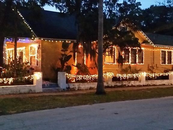 3rd image of 815 W Columbus Dr