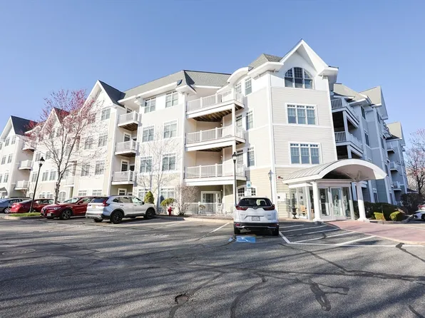 614 Pond St Unit 2411, Braintree, MA 02184