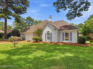 104 Ridgecrest Dr, Ridgeland, MS 39157