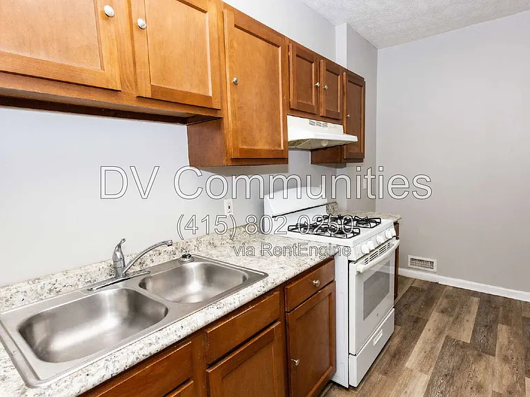 10917 Bernard Ave #4 — Photo 6