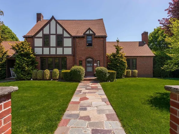 31 Hilton Avenue, Garden City, NY 11530