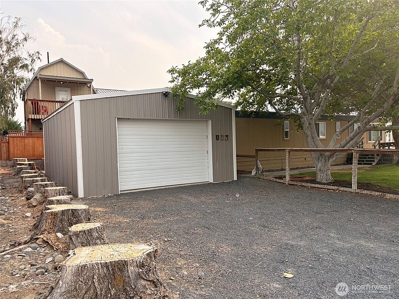 4th image of 785 Chukar Place SW