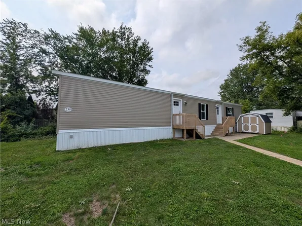 235 Edgecliff Cir W #40, Elyria, OH 44035