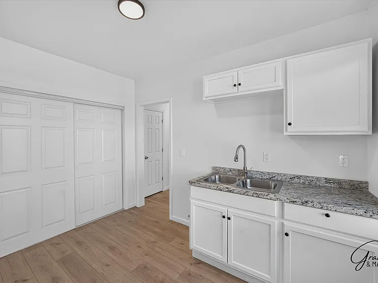 12932 Greiner - Bar Holdings & Blue & White LLC — Photo 7