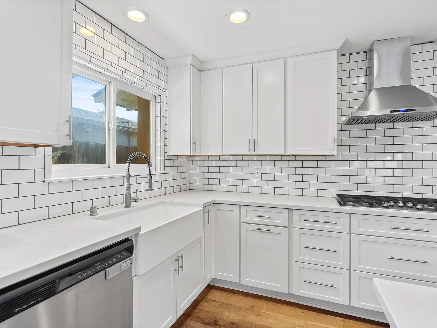3 bed, 1.5 bath, 1104 sqft, $3,995 — Photo 3