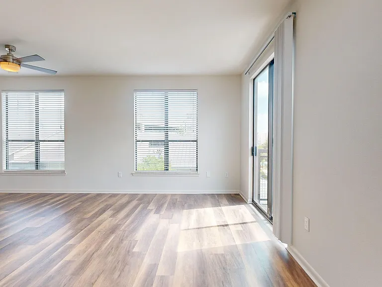 Residences at the Domain — Photo 124