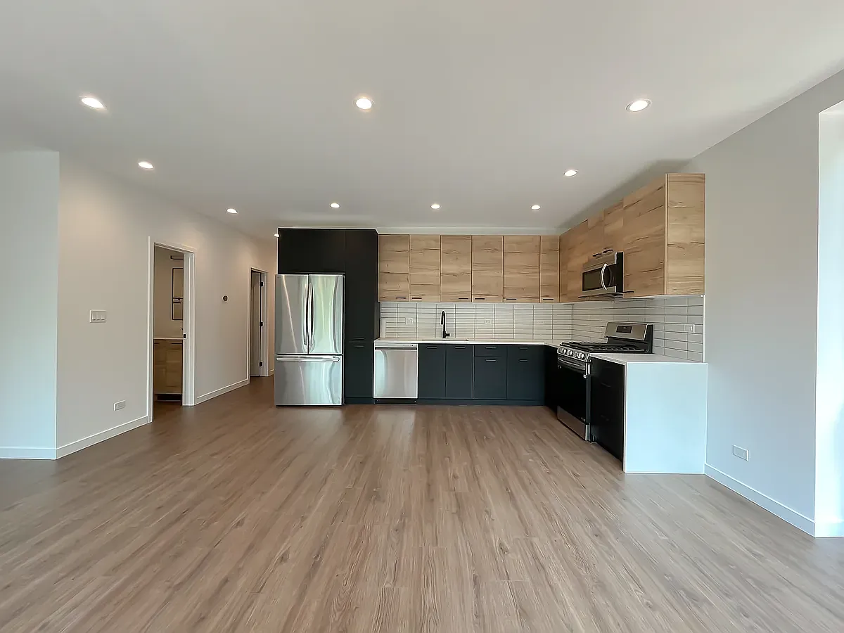 Building Photo - 3710 N Kenmore Ave #4