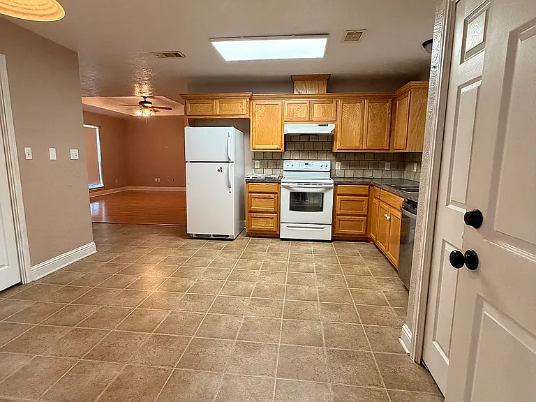1002 Helena Ave — Photo 10