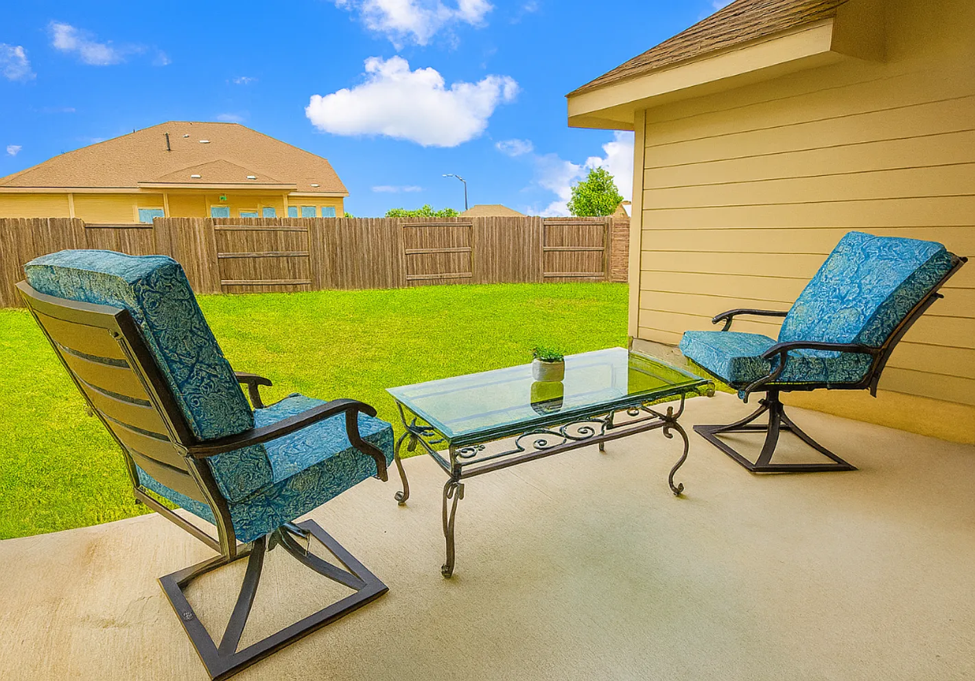Highly Desirable Home - Walking Distance to Newly Upgraded Old Settler Park — Photo 1