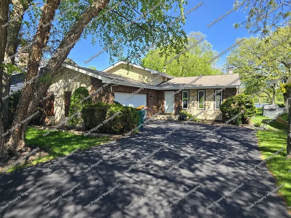 1586 Sunnyslope Dr, Crown Point, IN 46307