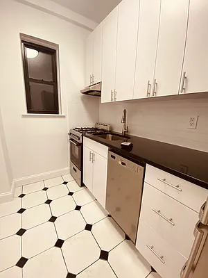 Rented by Metropolis Real Estate of Manhattan | media 24