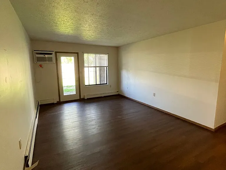 Southside Apartments — Photo 10