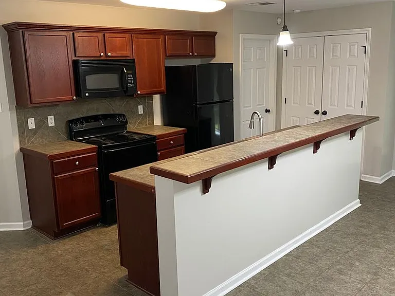 14621 Madison Ln — Photo 4