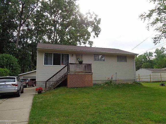 2nd image of 44171 Davis Dr