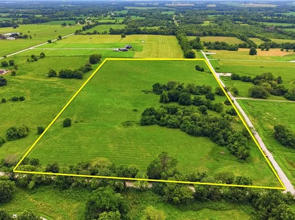 W Grace Rd, Archie, MO 64725