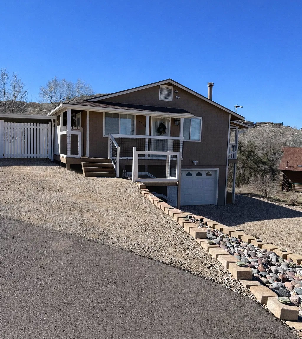 4700 E Julie Dr — Photo 1