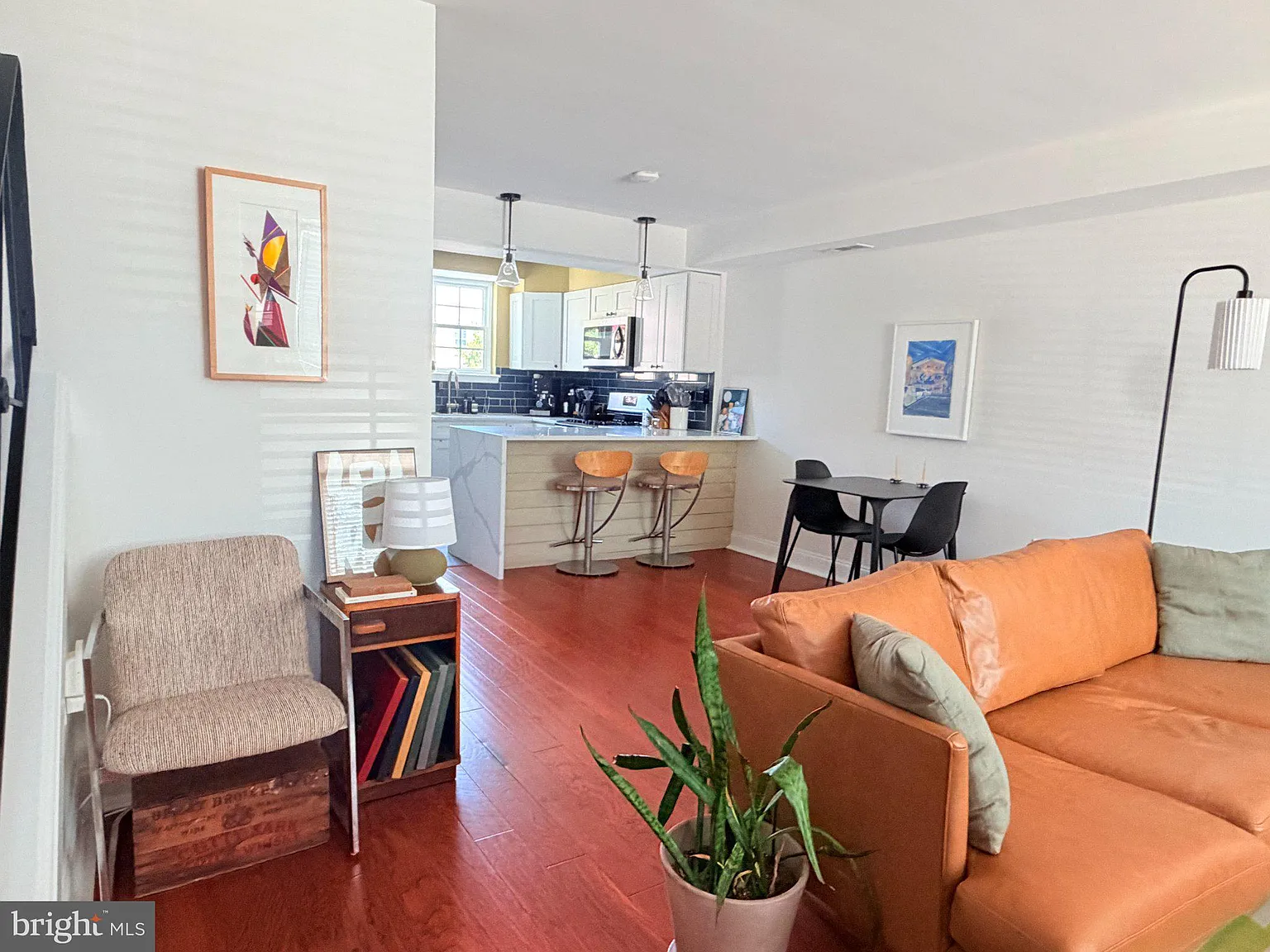 3 bed, 1.5 bath, 835 sqft, $3,150 — Photo 2
