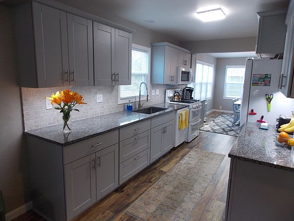 5th image of 303 S 15th St