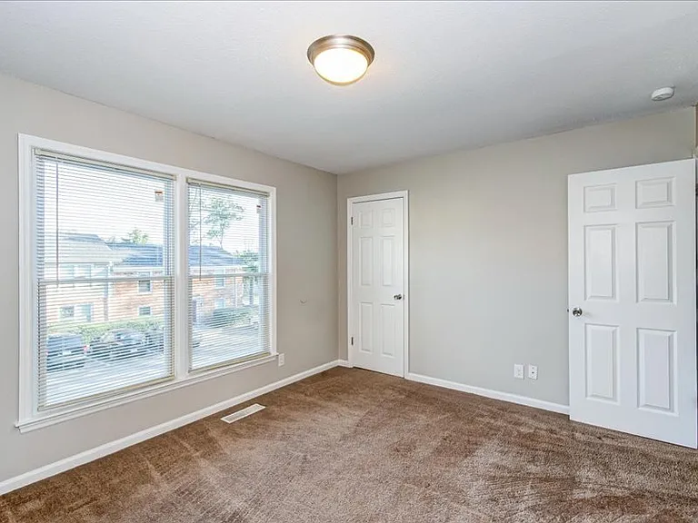 2201 Walden Dr — Photo 11