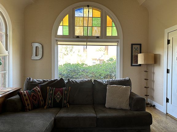 Living room picture window with stained glass and vaulted ceilings