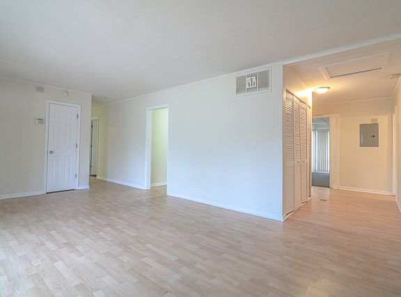 5th image of 204 Shabbona Dr