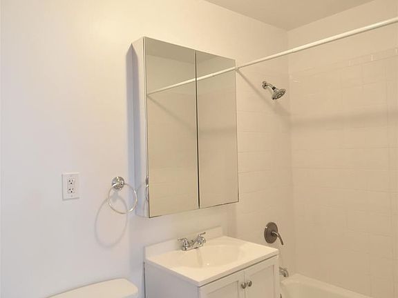 5th image of 836 Washington Ave APT 3C