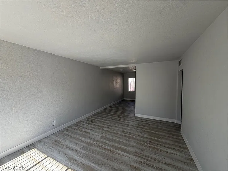 2111 Stewart Ave #B — Photo 6