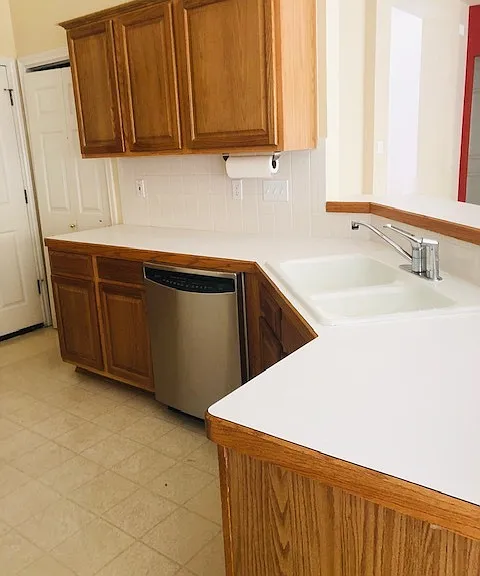 1700 Lancaster St — Photo 11