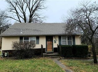 322 Beverly St, Excelsior Springs, MO 64024