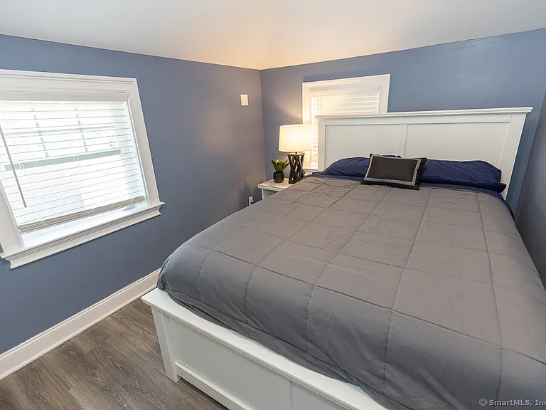 55 Swan Ave — Photo 30