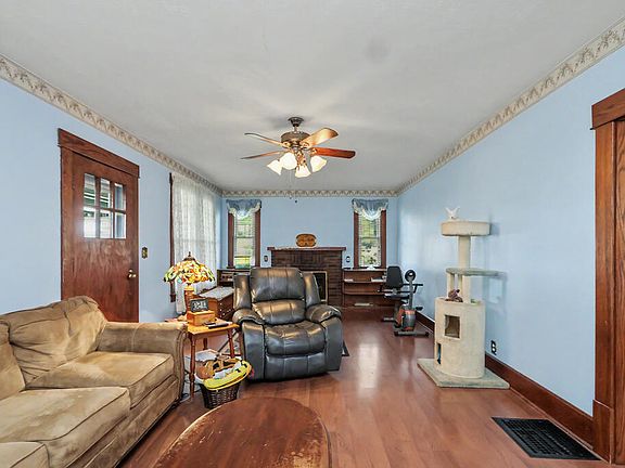 3rd image of 147 E Main St