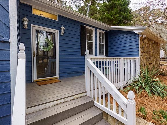 3rd image of 520 Victoria Rd