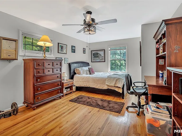 8 Mary Ct — Photo 12