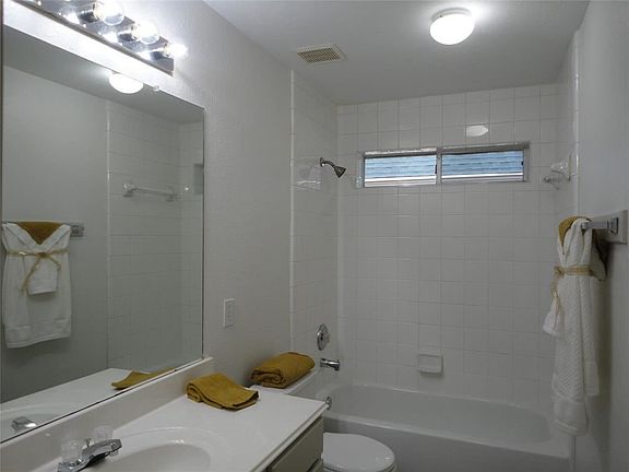 5th image of 3402 Glenhill Dr