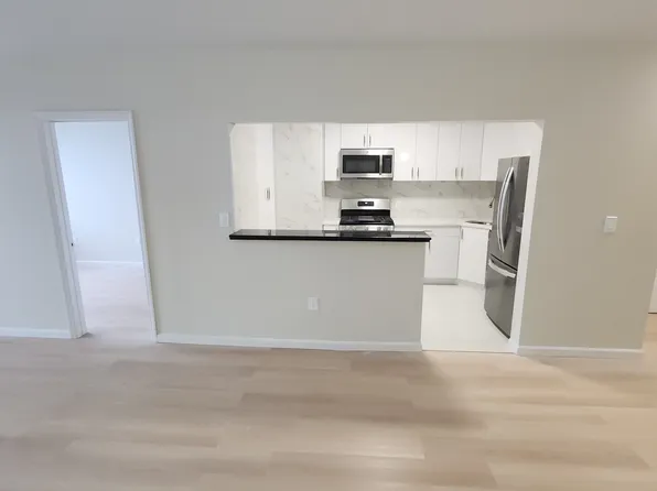 45 River Dr South image 3 of 19