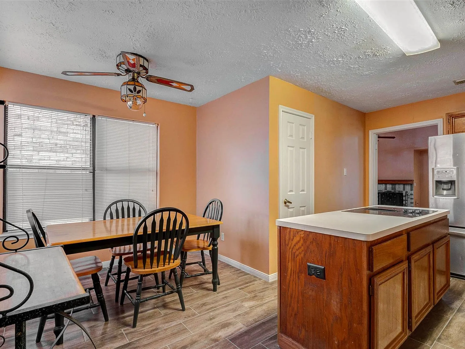 4 bed, 2.5 bath, 2514 sqft, $2,495 — Photo 2