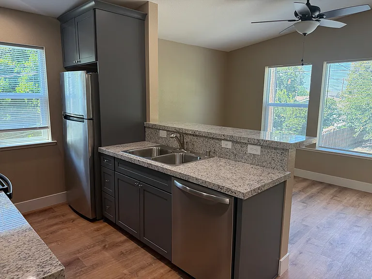 1237 Lyons Ave — Photo 8