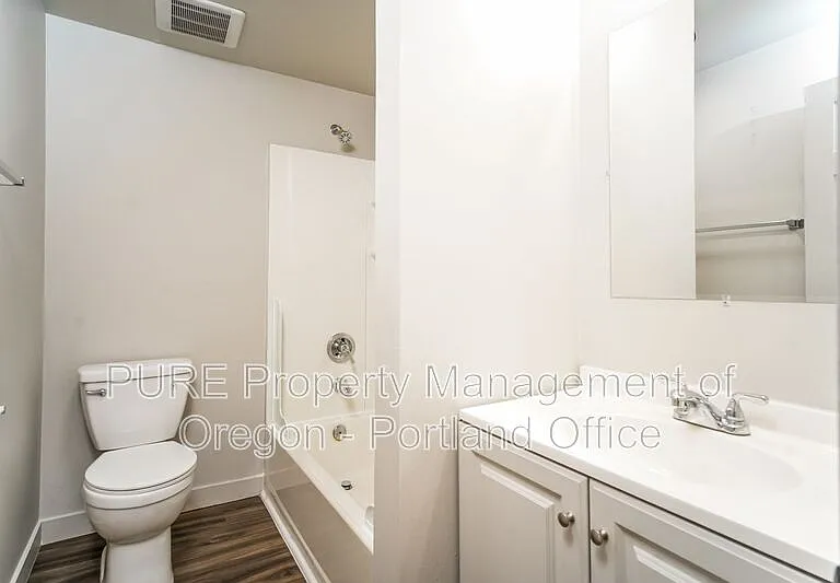 18411 E Burnside St #205 — Photo 8