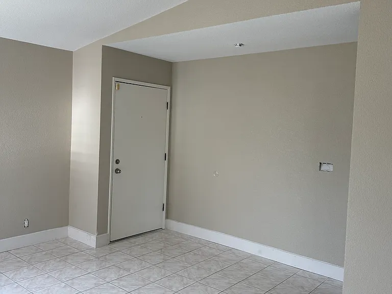 1573 Redfield Ct — Photo 8