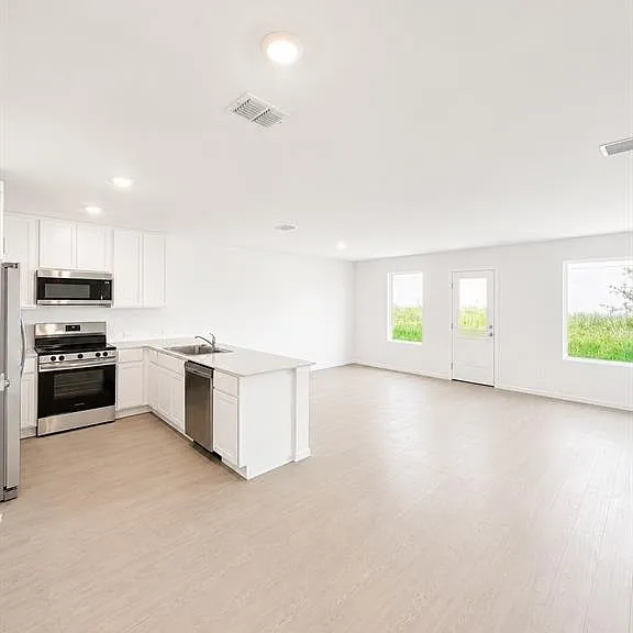 427 Artemis St — Photo 4