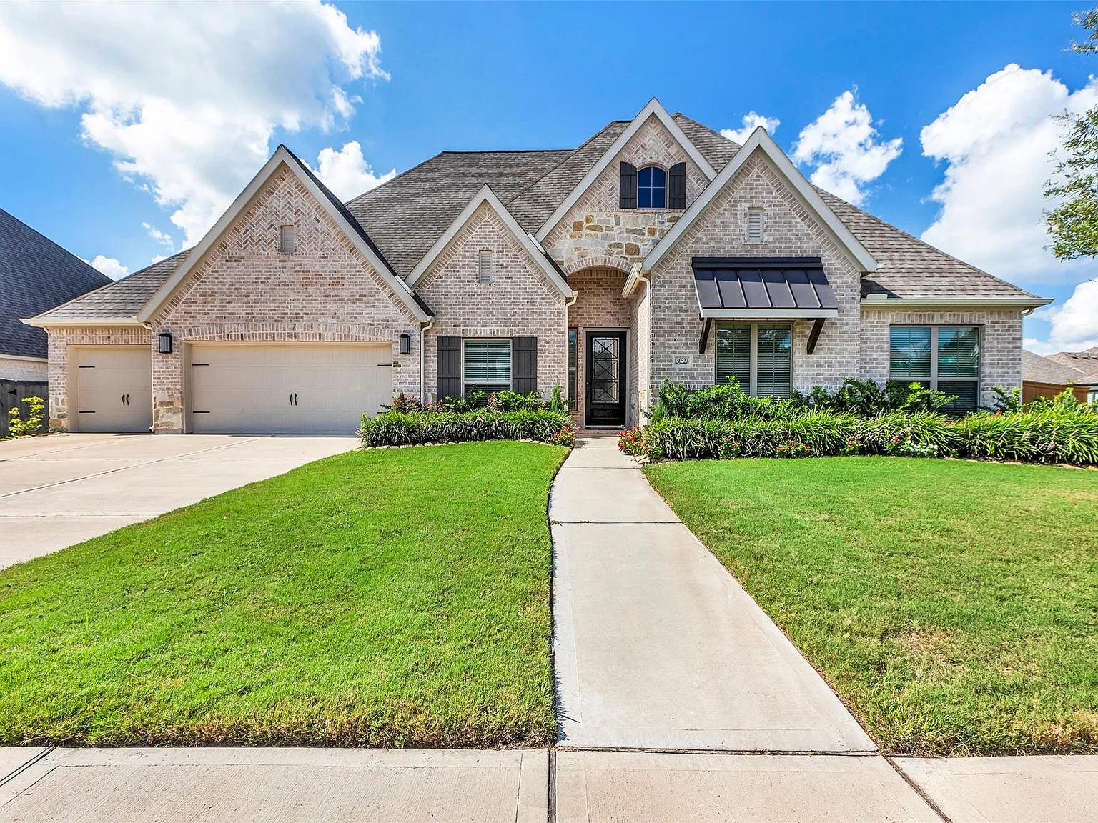 4 bed, 3.5 bath, 3342 sqft, $4,500 — Photo 2