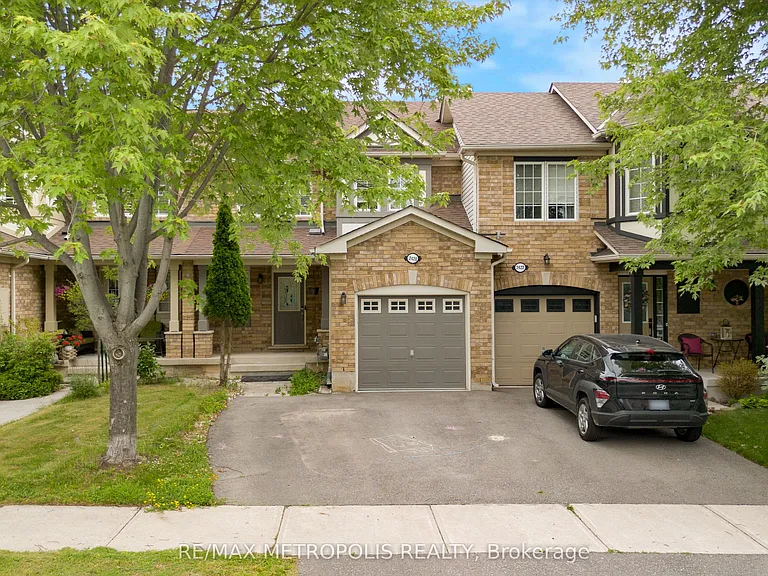 2420 Baintree Cres — Photo 1