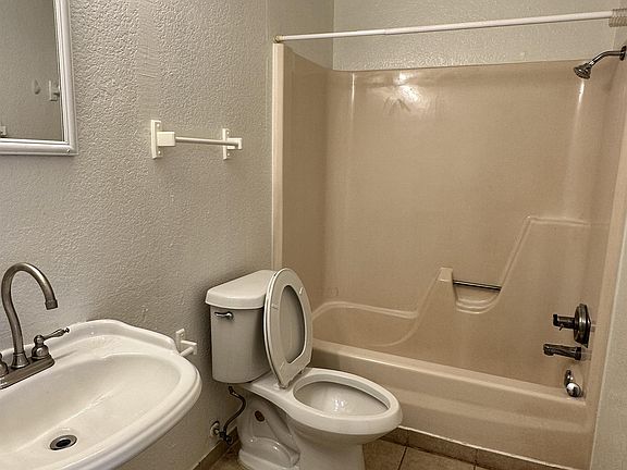 2nd image of 404 E Salter St