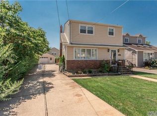 2464 Walters Ct, Bellmore, NY 11710