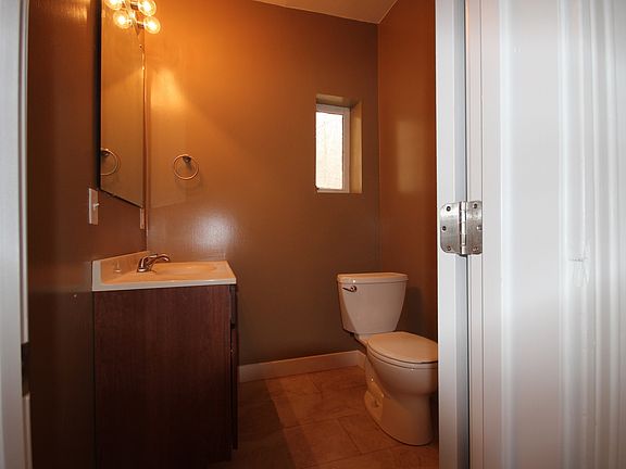 4th image of 842 Prospect Ave NE