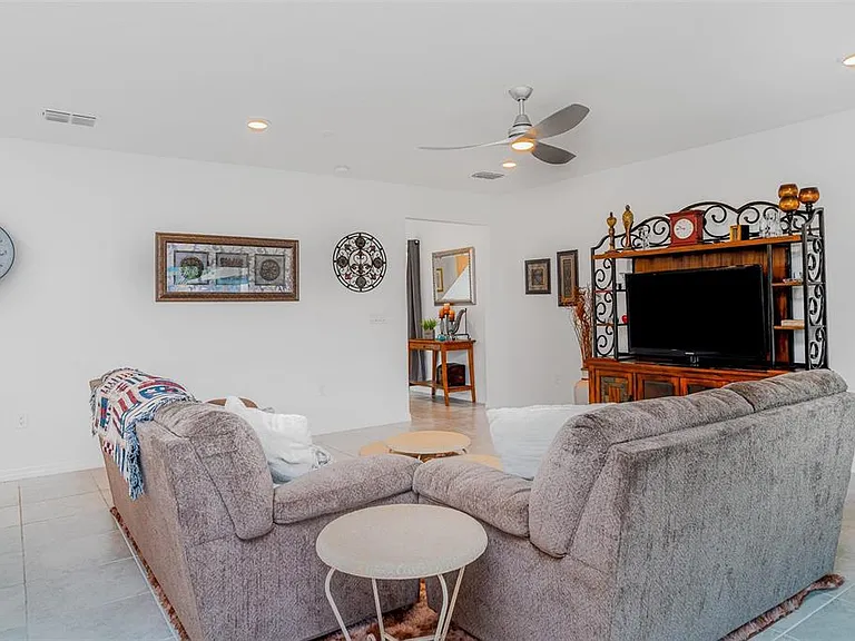 465 Waterford Dr — Photo 18