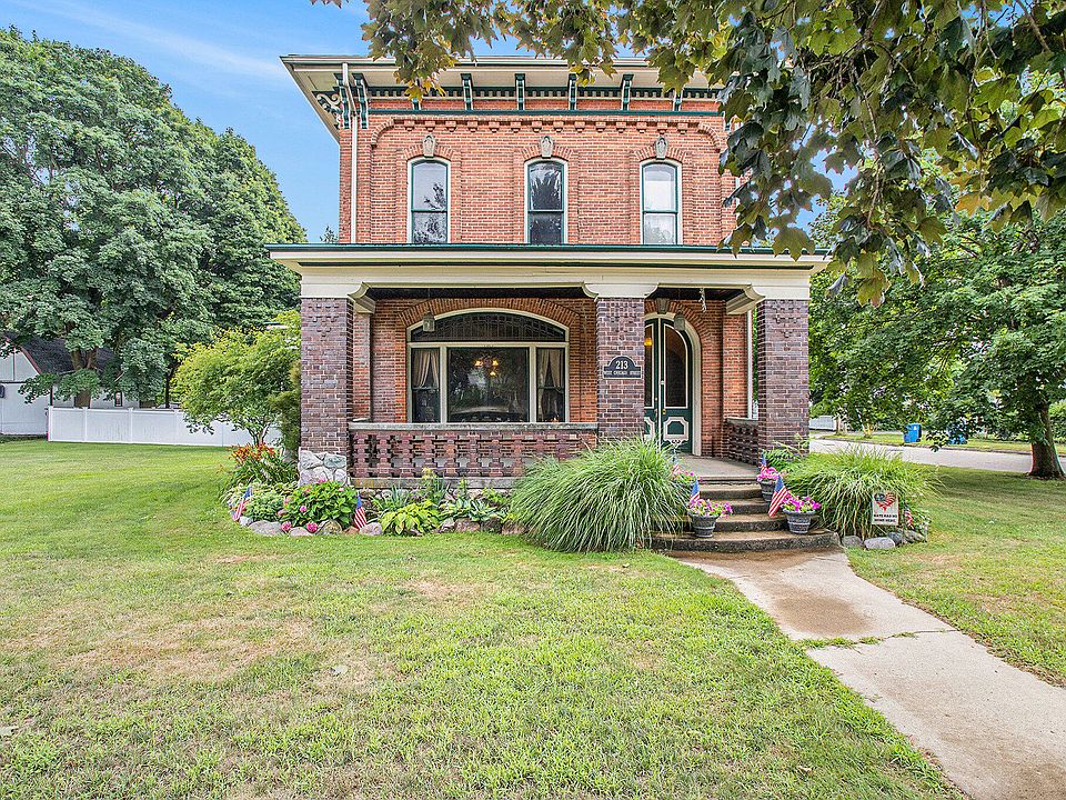 1st image of 213 W Chicago St